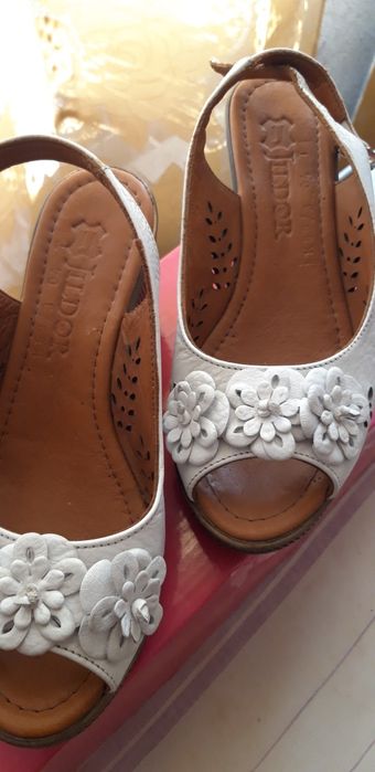 Продам босоножки (1 раз одевали)35 раз),кожа