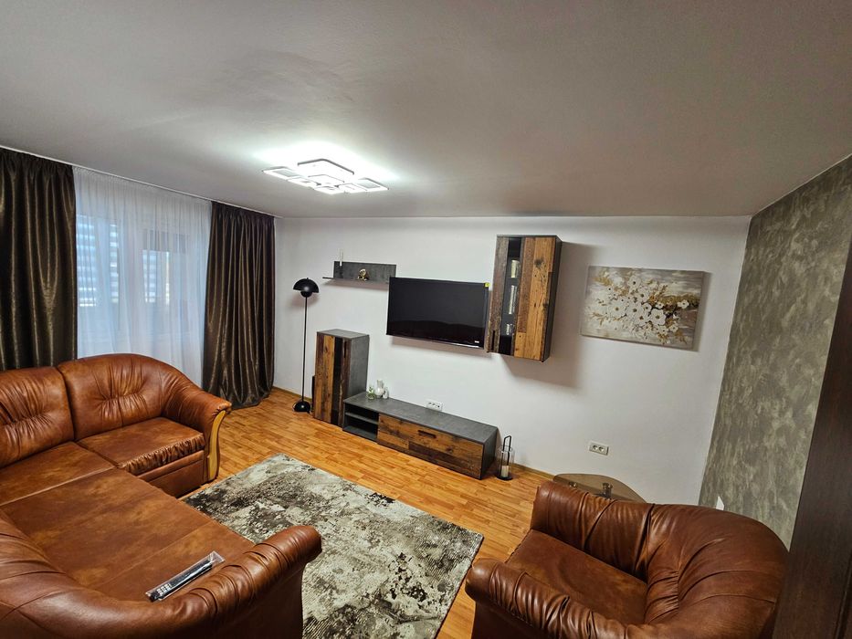 Închiriez apartament 3 camere, ultracentral, recent renovat si mobilat