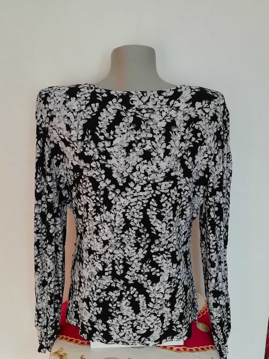 Цветна блуза с дълъг ръкав размер М