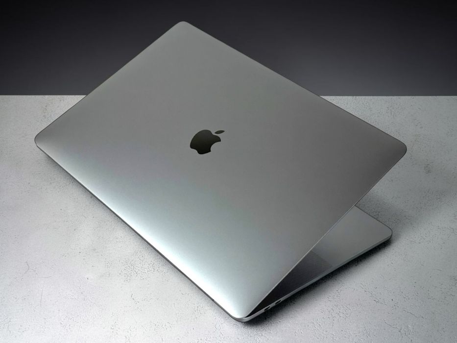 Macbook Pro 15 2018 i7 2,2Ghz 32RAM 1TB Space Gray Перфектен! Гаранция!