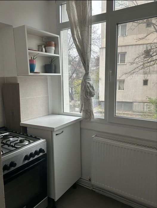 De inchiriat - Apartament 3 camere etajul 1 pacrurari