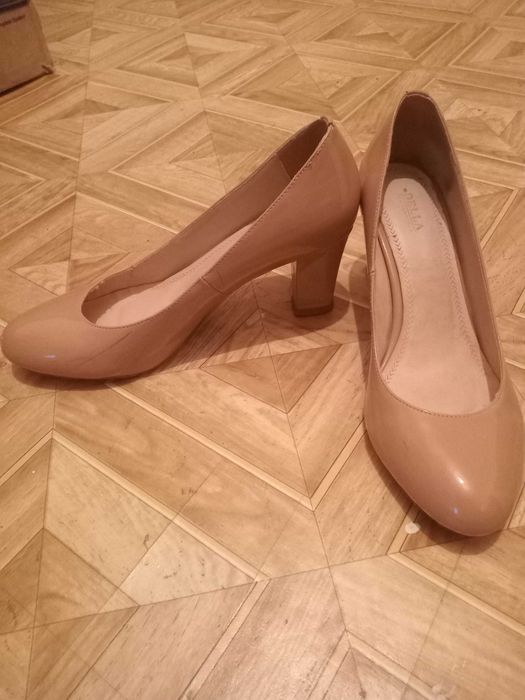 Обувь б/у отдаю бесплатно