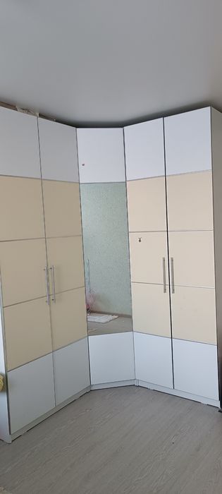 Угловой шкаф для спальни