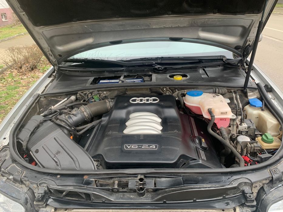 Audi A4 2.4 V6 .