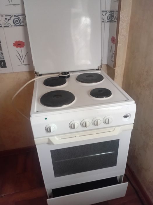 Продам электроплиту Ariston