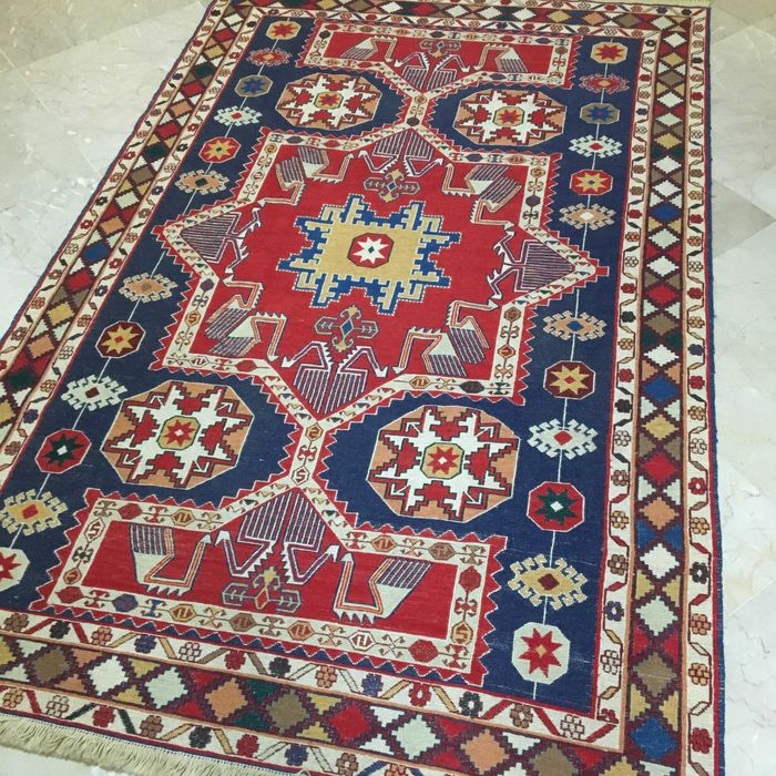 Персийски ръчно тъкан килим