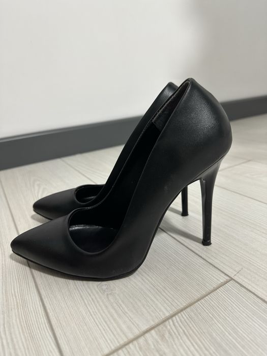 Чисто нови Ugg 38номер и токчета 37номер