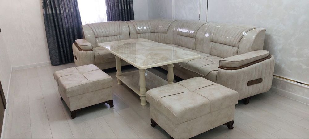 Уголок со столом в комплекте