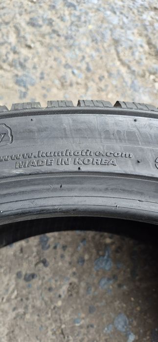 2 anvelope iarna ca noi Kumho 265/40/22,dot 2023.Pretul este pe bucata.