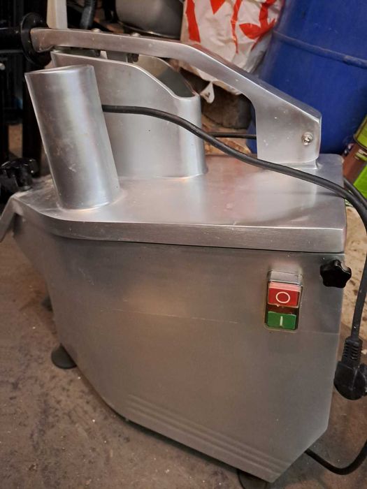 Продавам почти нова професионална машина за заготовки