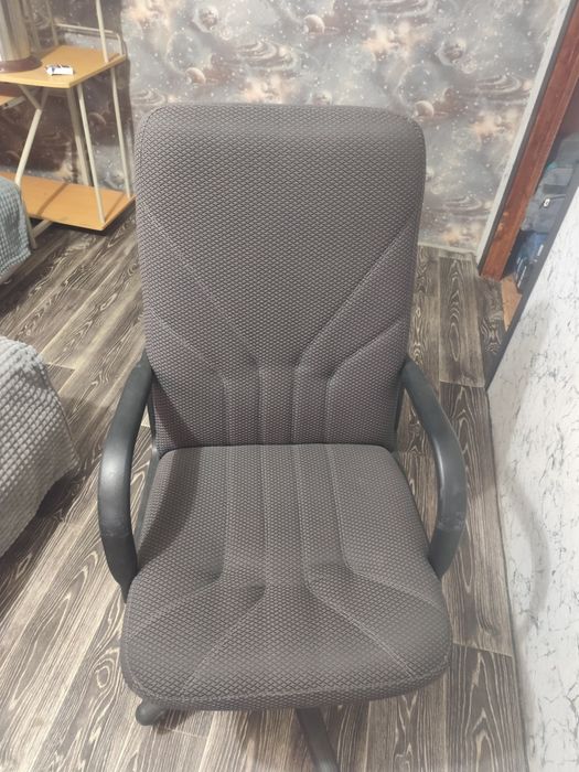 Продам кресло офисное