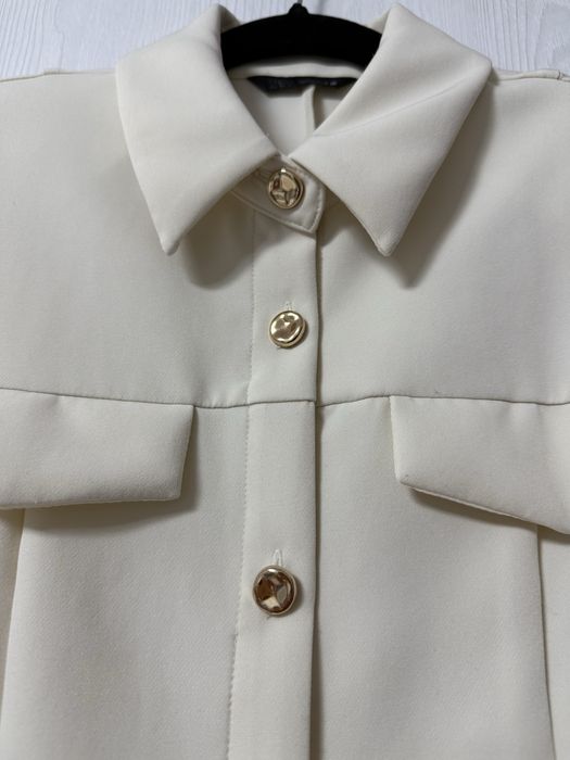 Zara страхотна бежова рокля