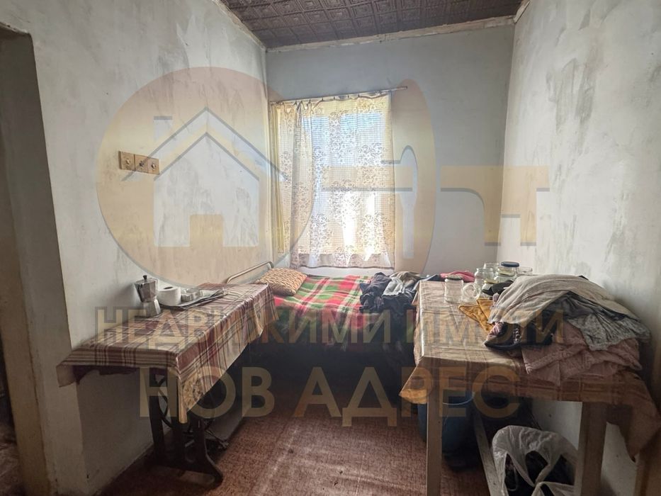 Самостоятелна Тухлена Къща Кв. Въбел , 1240 кв.м.