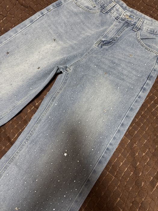 Джинсы со стразами новые