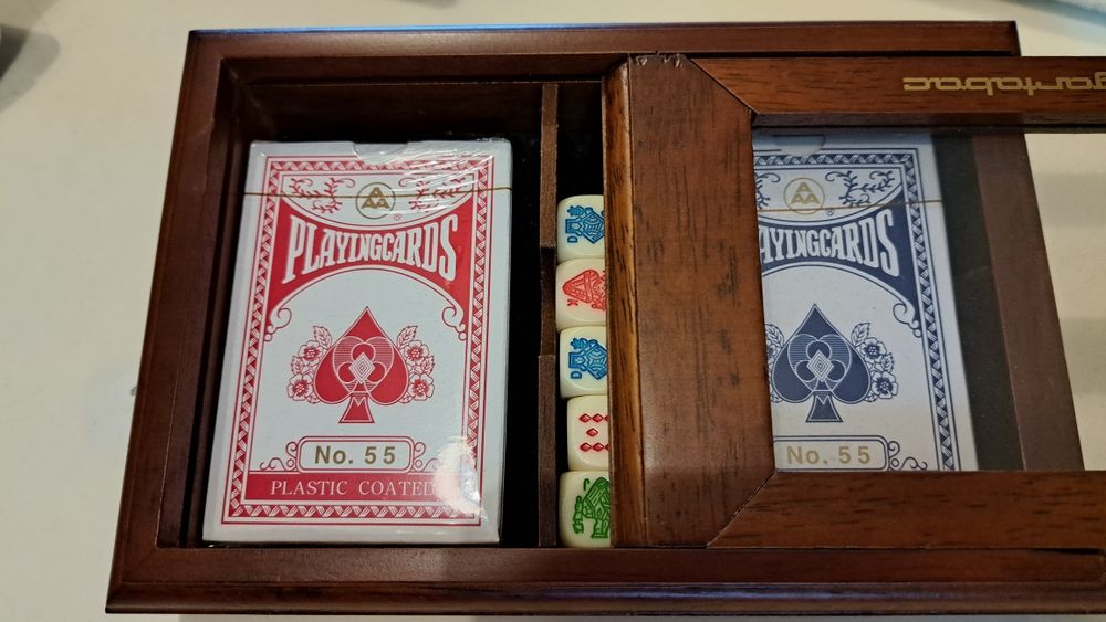 Карти за игра и зарове