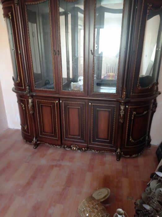 Продам сервант, шкаф