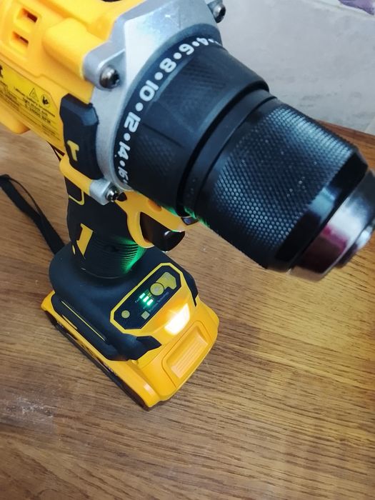 Autofiletanta DeWalt cu o baterie de 6 a NOU