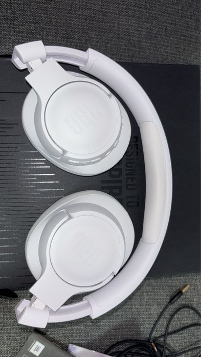 Casti over-ear JBL 770nc . Citeste cu atentie descrierea .