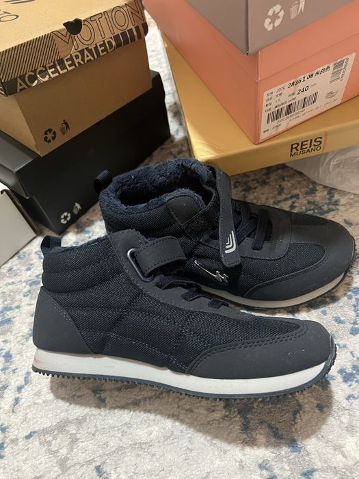 Обувь почти не носили