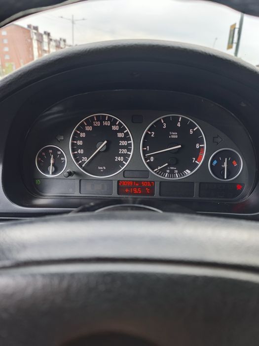 Продаётся BMW 523i