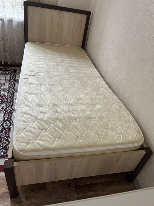 Продам кровать с матрасом