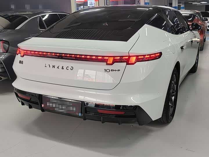 Lynk & Co 10 — 120 AWD Ultra