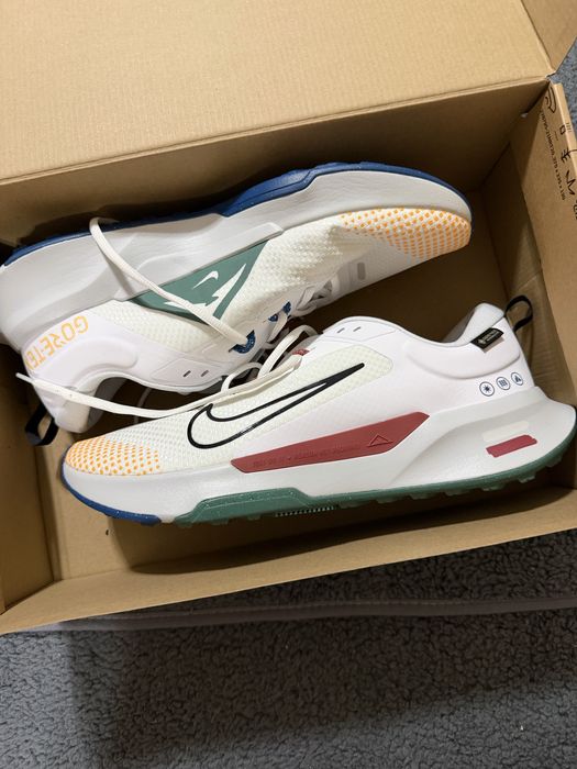 Маратонки Nike.