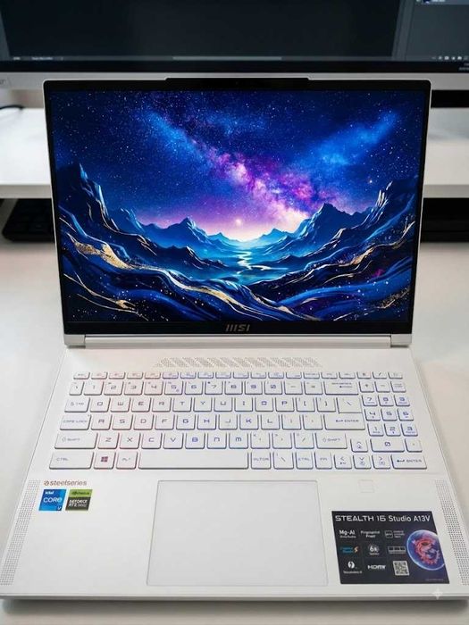 Геймърски лаптоп MSI Stealth 16 – Intel i7, RTX 4070, 32 Гб