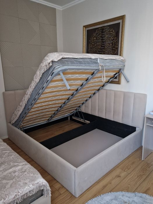 Кровать двуспальная