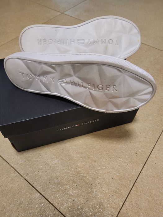 Tenesi Tommy Hilfiger, 38, sneakers albi dama