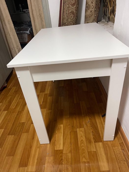 Стол матовый белый новый 120/70