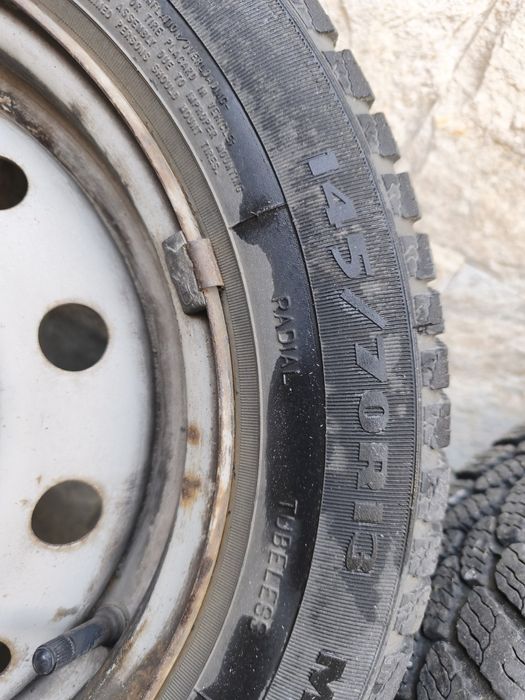 Гуми с джанти 4 бр. 155/65R14 - 60 евро и 2 бр. 145/70R -20 евро