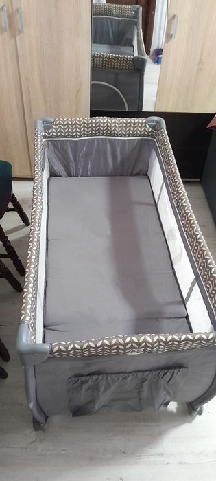 Pătuț bebeluș marca Lionelo
