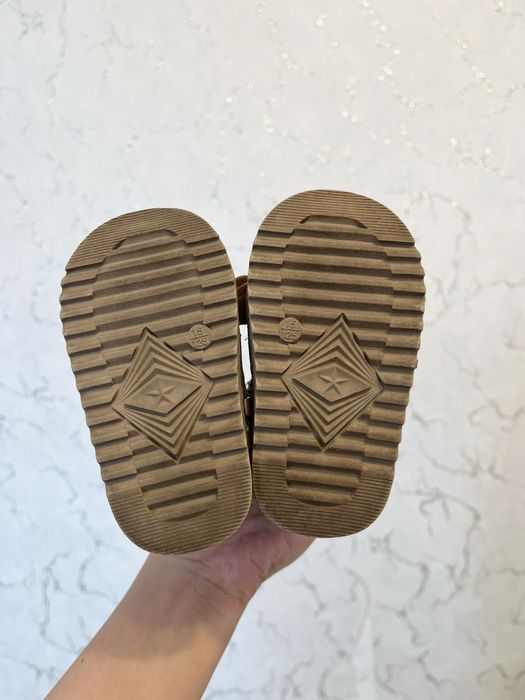 Демисезонные угги для малышей. Размер 15 см.