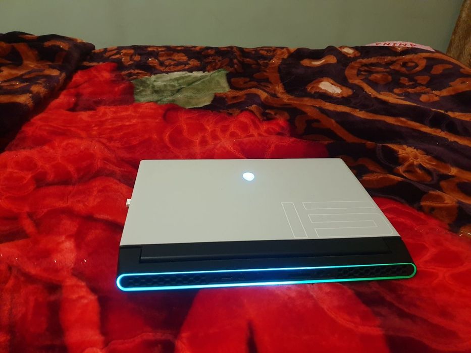 Dell Alienware m15 R4
Core i9  10-avlod
Ram 32GB GTX 1080 
Hotira 1 te