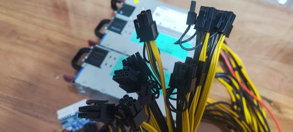 Продавам работещи сървърни захранвания за майнинг