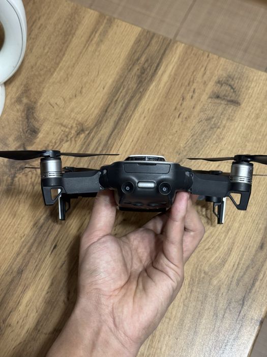 Продам дрон dji air