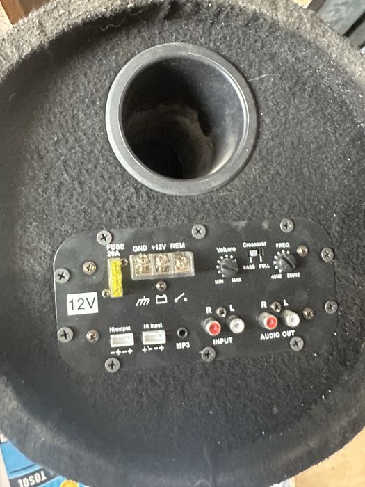 Продам сабуфер качает хорошо