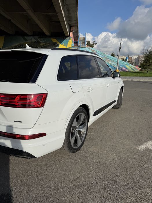 Audi Q7 model EXCLUSIV 7 locuri deosebit