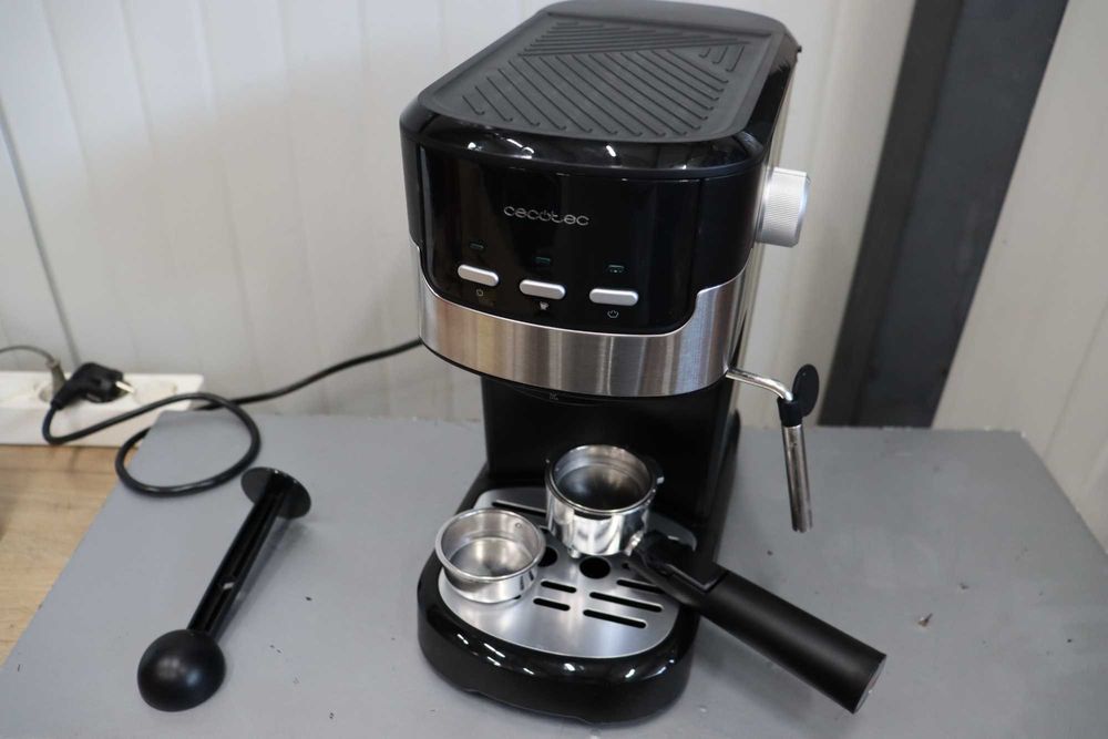 Cecotec 01724 Компактна машина за еспресо Power Espresso 20 Pecan