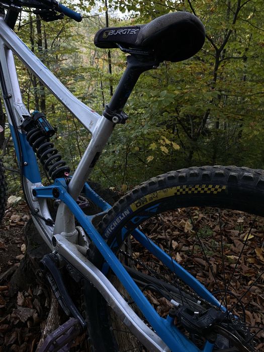 Bicicleta Downhill Cube Hanzz