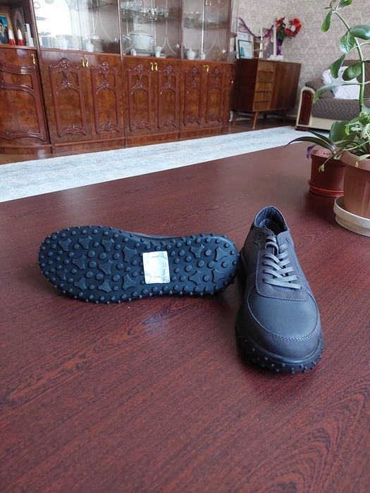 Продам кроссовки