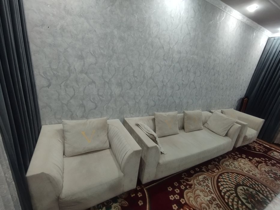 Devan kreslo sotiladi