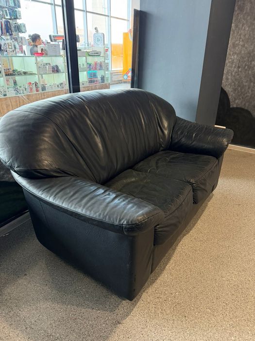 Мягкий диван б/у кожазаменитель