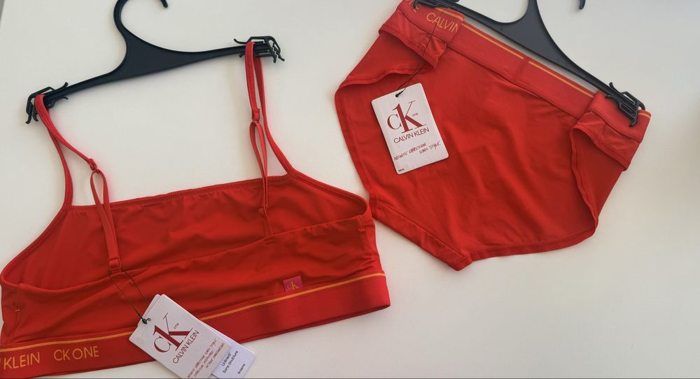 Комплект бюстие и бикини Calvin Klein /М/