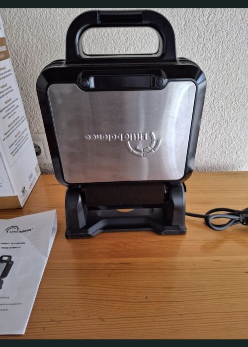 Гофретник въртяща основа LITTLE BALANCE 8805 Flip Waffles1200W,