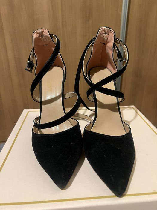 Обувки на висок ток