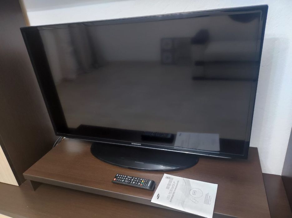 Продам телевизор диагональ 105 Samsung