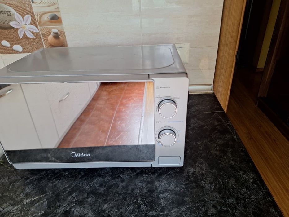 Микроволновка Midea