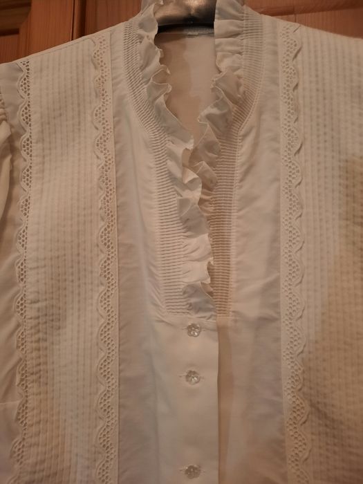 Deosebita bluza tiroleza cu broderie mărimea 48-50